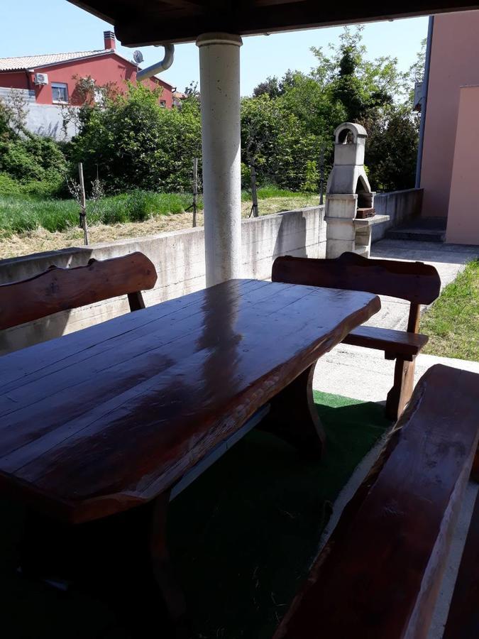 Apartments Ella Ližnjan Eksteriør billede